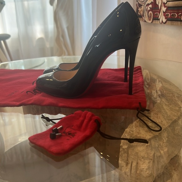 Christian Louboutin Dolly patent leather pumps. - Picture 3 of 4